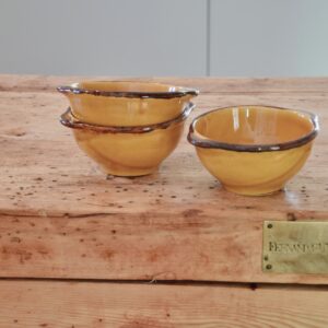 3 bols en céramique jaune vernissée