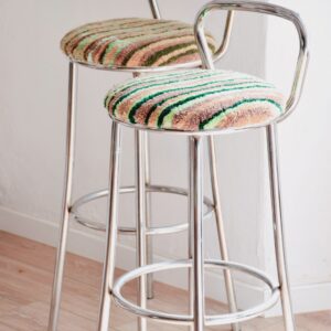 Tabourets de bar chromés et tapissés par Liso Design