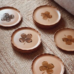 Assiettes à dessert « Trèfle » en grès de Sarreguemines