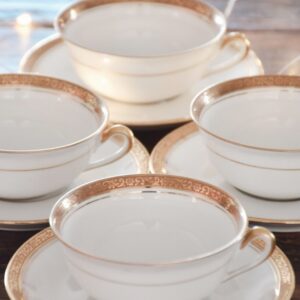 4 tasses rondes en porcelaine à liserai doré