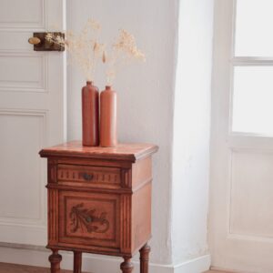 Table de chevet en bois et plateau de marbre